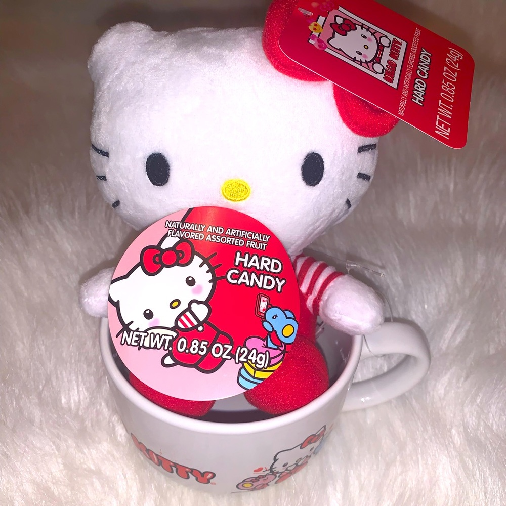Hello Kitty Valentine’s plush and mug set